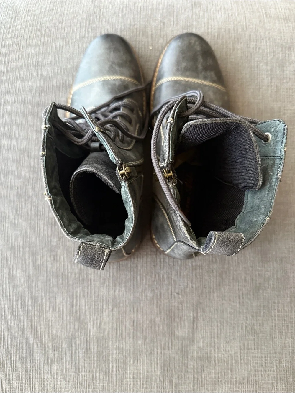 Ferro Aldo Men's Distressed Gray Lace up boots